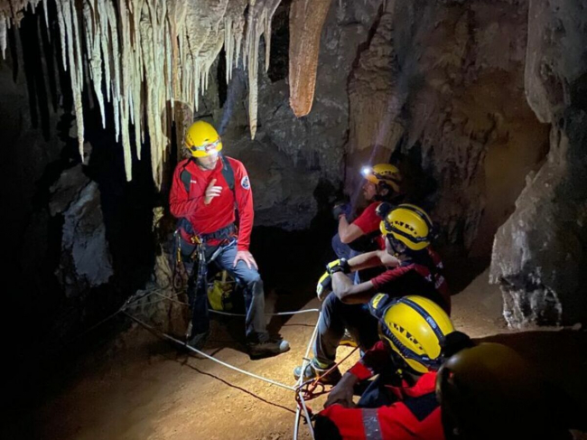 Los nuevos bomberos del Grupo de Rescate de Montaña finalizan su proceso de formación