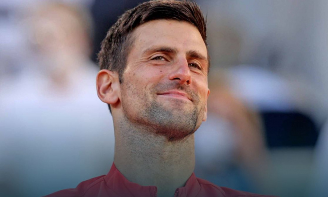 Djokovic juega la modalidad de dobles en el Mallorca ATP Championschip
