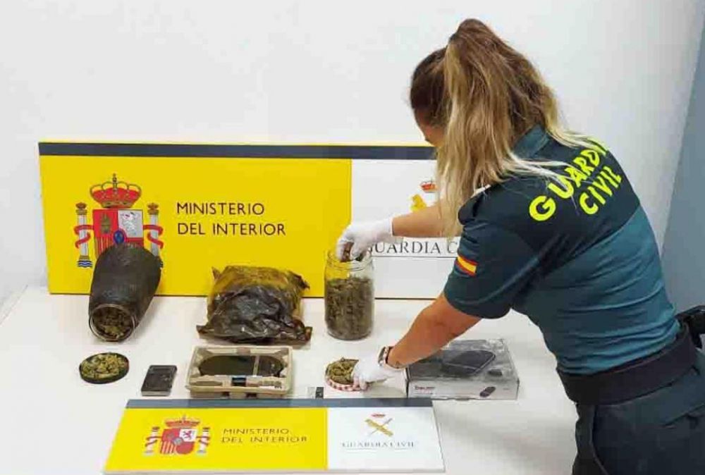 La Guardia Civil ha detenido a un hombre por tráfico de drogas en Ibiza