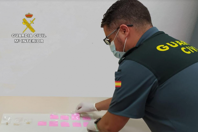 La Guardia Civil ha detenido a un hombre por un delito contra la salud pública en Ibiza