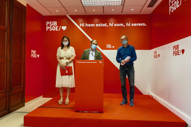 Críticas al PP por no votar a favor de bloquear los fondos europeos a Hungría por su ley homófoba