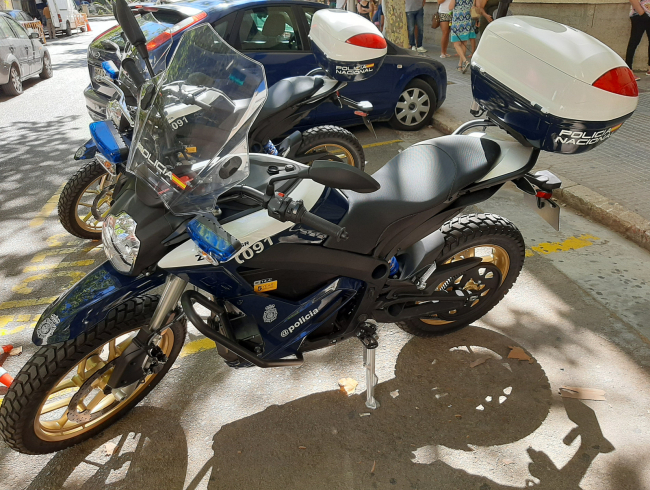 La Policía Nacional incorpora 2 motocicletas eléctricas a su flota de vehículos policiales
