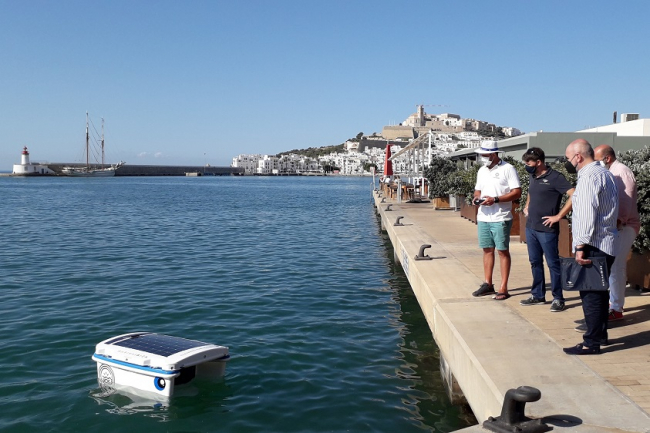 Eivissa y Palma, primeros puertos de España en usar un robot de limpieza del agua en sus concesiones