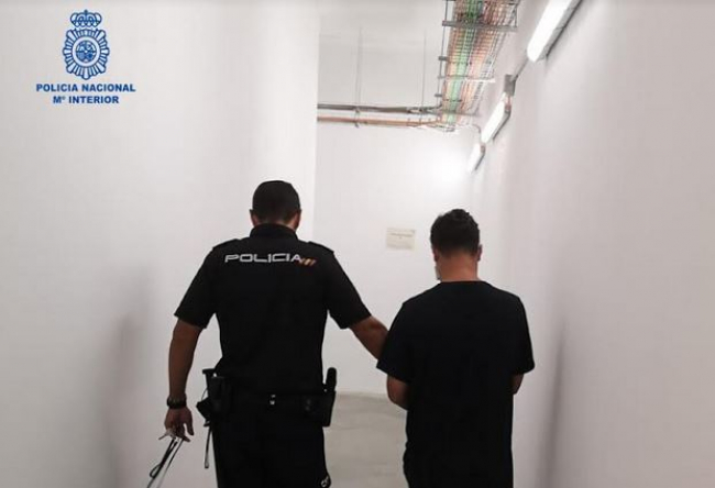 Abordaba a sus víctimas de forma sorpresiva y le sustraía los relojes, en Ibiza y Madrid