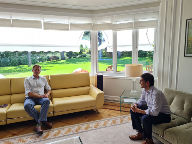 El conseller de Modelo Económico, Turismo y Trabajo se reúne con el embajador británico en Madrid