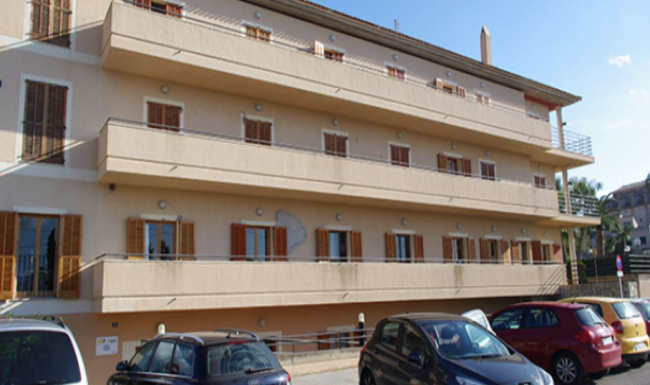 Salud interviene una residencia  de Calvià después de que se hayan detectado 20 casos positivos de covid-19