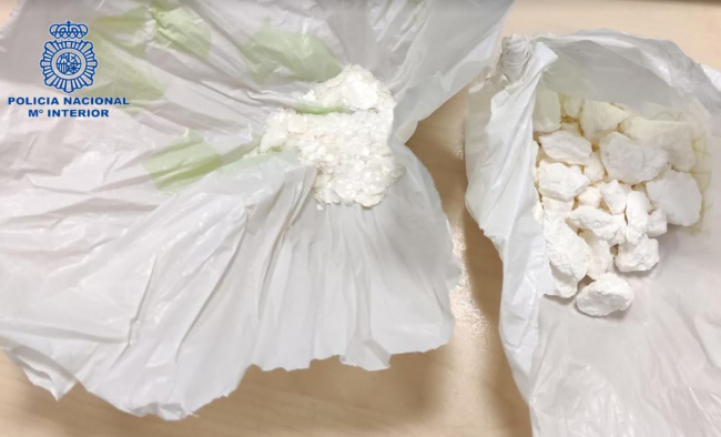 La Policía Nacional detiene a dos hombres  por un delito de tráfico de drogas en Ibiza