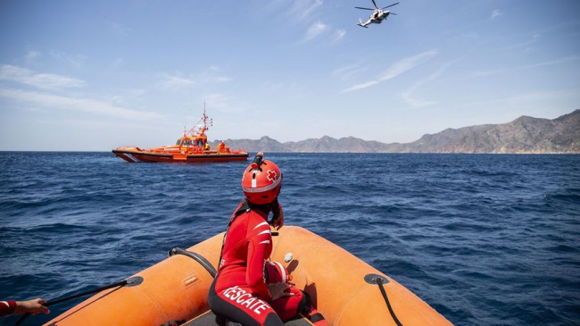 La Guardia Civil junto con Salvamento Marítimo mantiene el operativo de búsqueda de migrantes desaparecidos en aguas de Mallorca