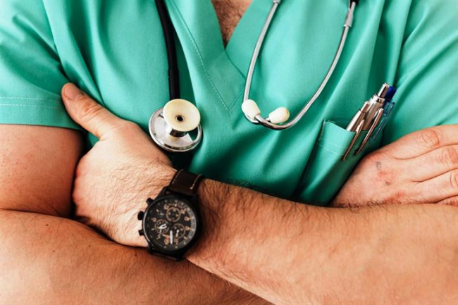 Salud inicia la estabilización de 703 médicos de 41 especialidades