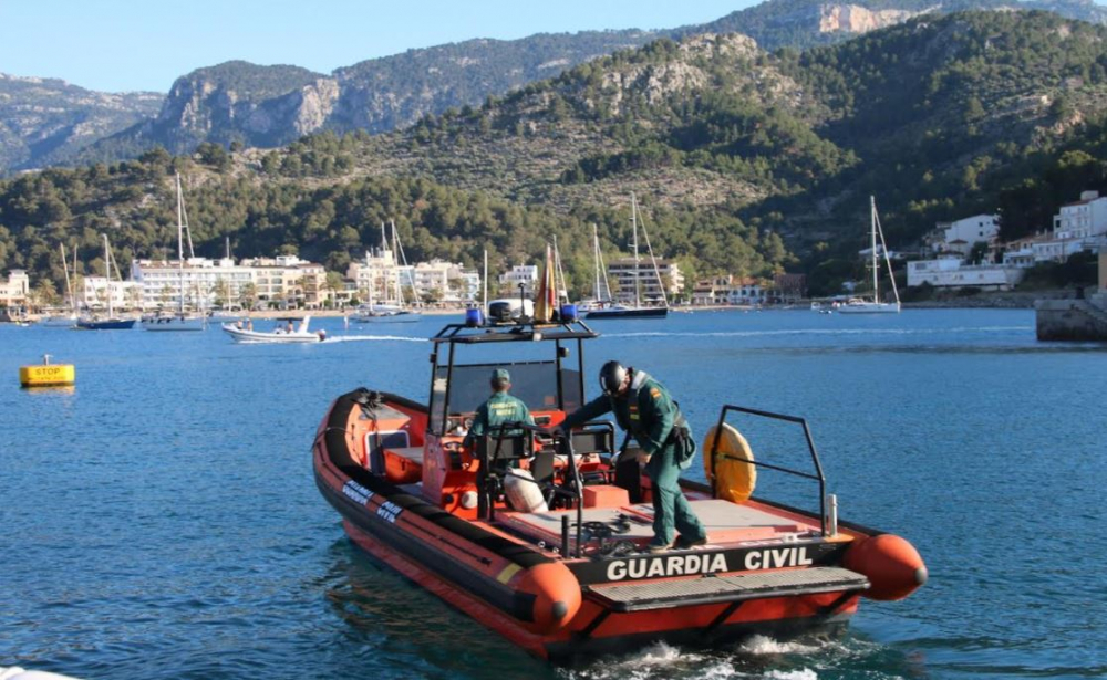 La Guardia Civil intercepta la embarcación en la que viajaba la persona que rajó dos 
neumáticas en el Puerto de Sóller