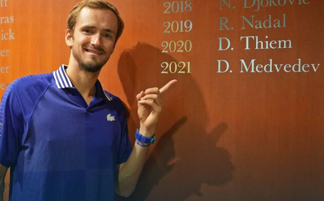 Medvedev sorprende a Djokovic y se lleva el US Open