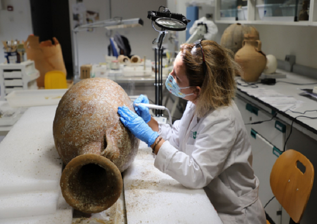 El MAEF y el Consell de Formentera exponen las ánforas romanas recuperadas en el sur del Cap de Barbaria