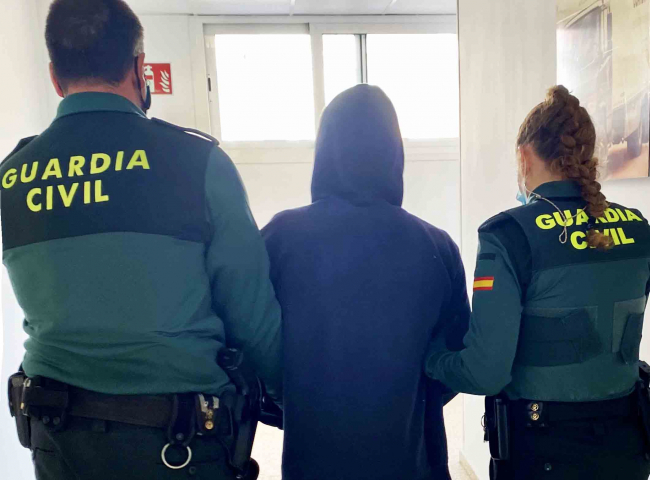 La Guardia Civil detuvo el pasado fin de semana a un hombre por tráfico de drogas en Ibiza