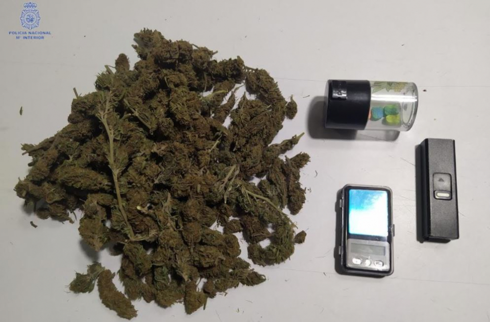 La Policía Nacional detiene a dos varones por un delito contra la salud pública