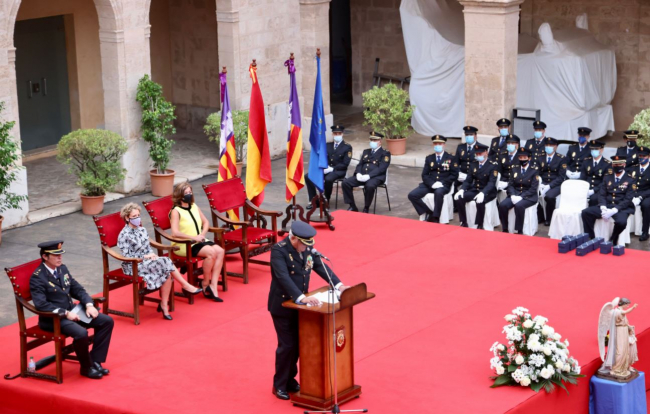 Armengol asiste al acto institucional del Día de la Policía