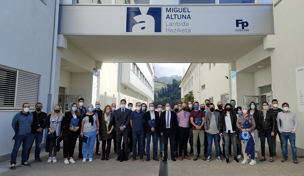 Una treintena de profesores de centros Formación Profesional de las Illes Balears visita el País Vasco
