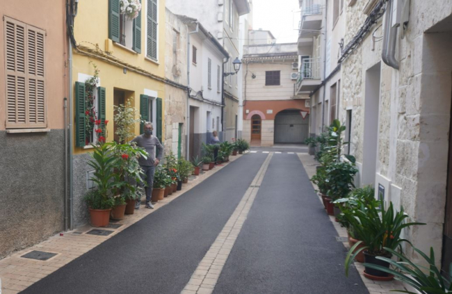 La reforma de la plaza de S'Antigor y de la calle dels Gerrers contribuye a un Manacor más accesible para las personas