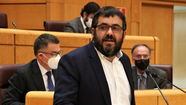 Vidal: 'Es una vergüenza que el Estado haya dado 14.000 permisos de residencia a inversores extranjeros mientras no se regula la situación de los trabajadores migrantes'