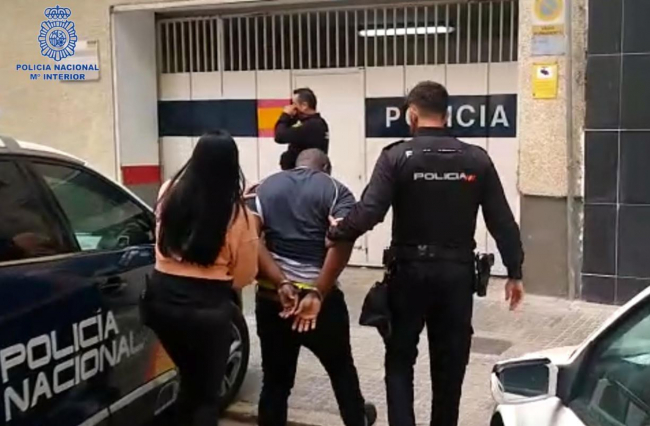 La Policía Nacional de Palma detiene a un hombre por facilitar sustancia estupefaciente a otro 