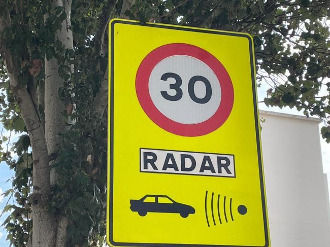 Llegan los siete radares pedagógicos que gestionará la Policía Local de Pollença