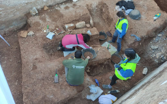 Las excavaciones de Son Coletes siguen delimitando nuevas fosas y concentraciones de restos óseos dispersos