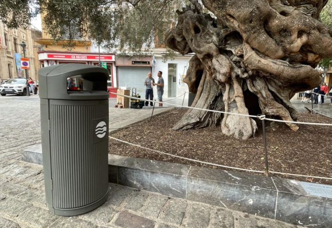 EMAYA inicia la renovación de las papeleras en el centro de Palma e incrementa un 30% de la capacidad de recogida