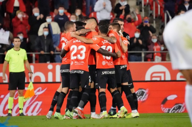 El RCD Mallorca rescata un punto en el descuento ante el Elche CF (2-2)