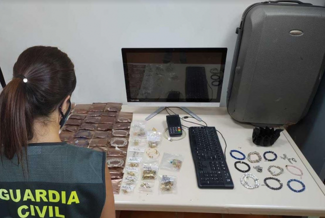 La Guardia Civil ha detenido a cuatro jóvenes por dos delitos  de robo con fuerza en Ibiza