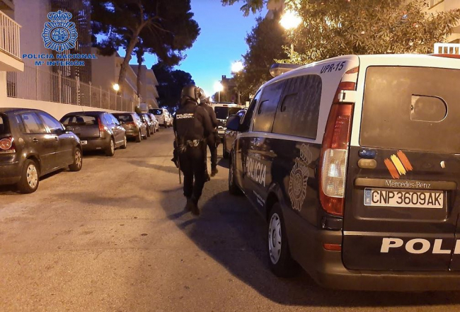 La Policía Nacional detiene a un joven que acababa de robar a otra persona en la vía pública