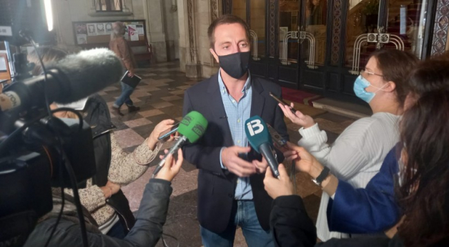El PP denuncia que el Consell premie al responsable de las menores tuteladas y a la alto cargo que se saltó la cola de vacunación