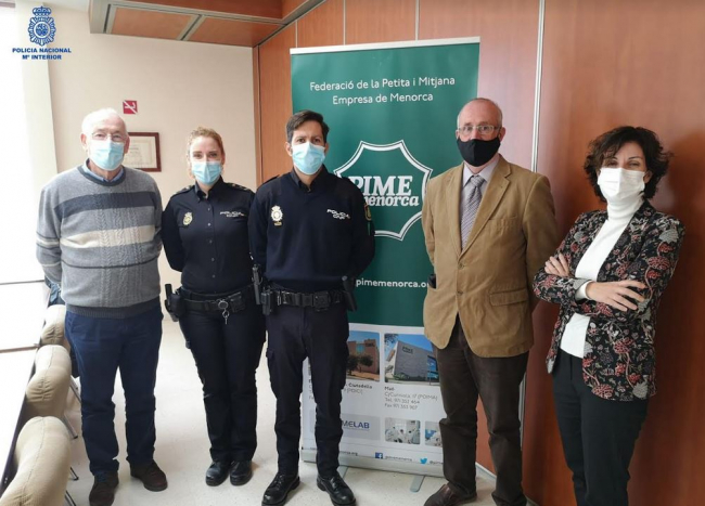 La Policía Nacional mantiene contactos con los comerciantes para garantizar el comercio seguro