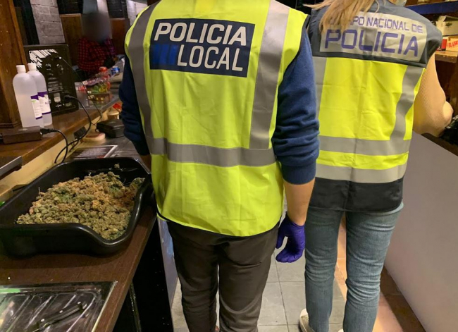La Policía Nacional y la Policía Local de Palma detienen a dos personas por un delito contra el tráfico de drogas