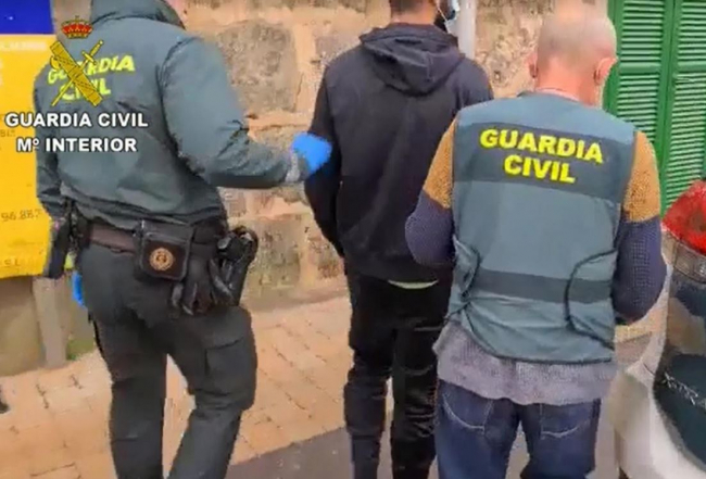 Detenido por cultivo y elaboración de droga, defraudación de fluido eléctrico y usurpación de vivienda en Ariany