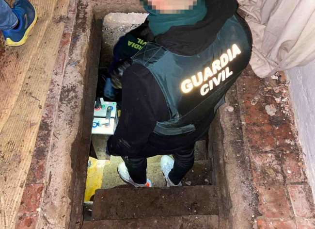 La Guardia Civil ha detenido a un hombre por robar en varias viviendas y establecimientos
