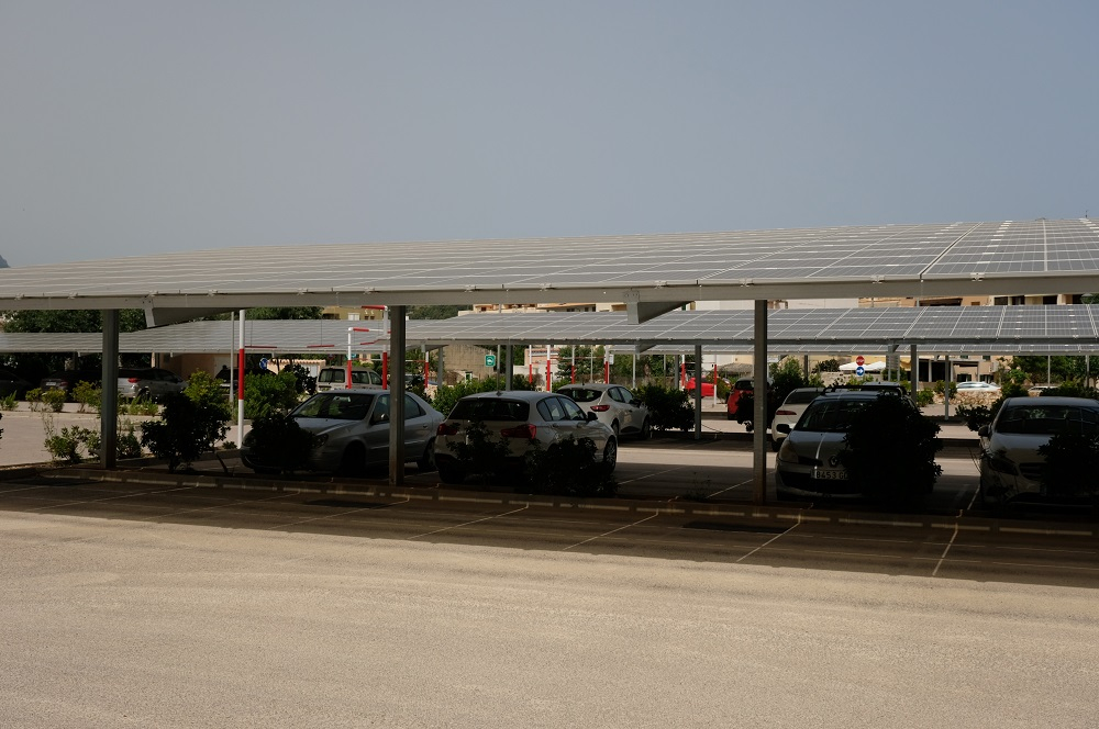 El IBE saca a licitación las obras de ejecución de las pérgolas fotovoltaicas del aparcamiento del Hospital de Manacor
