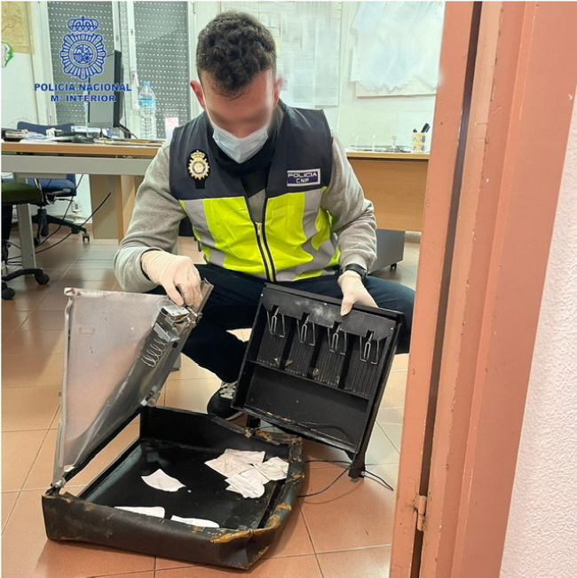 La Policía Nacional detiene a dos varones por cuatro delitos de robo con fuerza