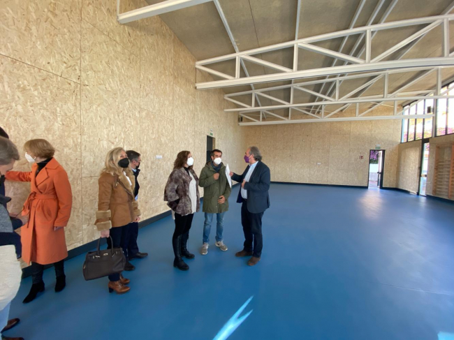 Armengol visita el nuevo gimnasio del CEIP Puig d'en Valls, en Santa Eulària