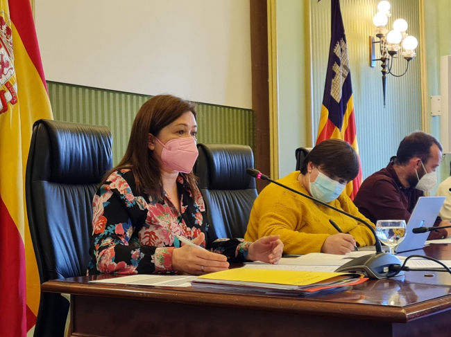 Garrido defiende la internalización de los informativos de IB3 como un cambio de modelo para mejorar el servicio público