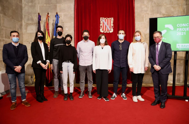 La presidenta Francina Armengol entrega los premios a los arquitectos ganadores del concurso de ideas del IBAVI