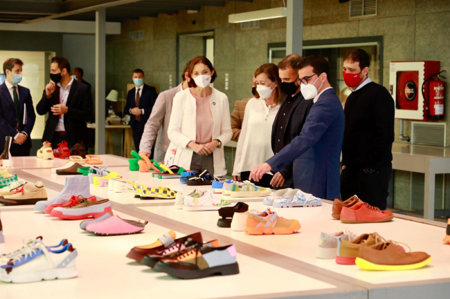 La presidenta Armengol y la ministra Maroto conocen los proyectos de circularidad de Camper 