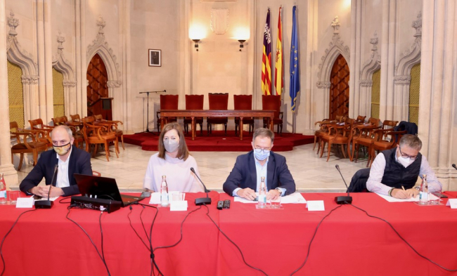 El Govern intensificará negociaciones con el Gobierno central para conseguir una bajada de precios del combustible