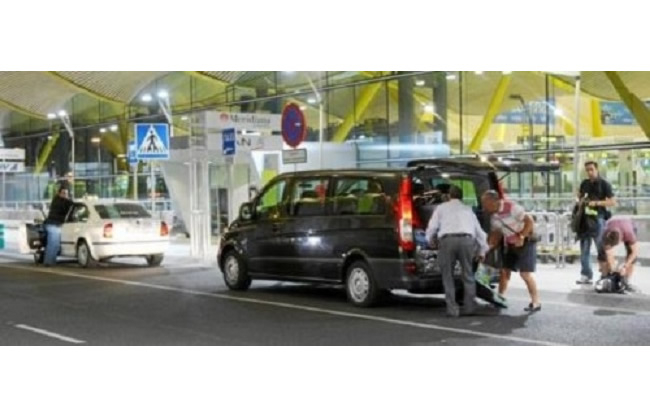 La Policía Local vigilará la presencia de taxis piratas en el Aeropuerto de Palma esta Semana Santa 