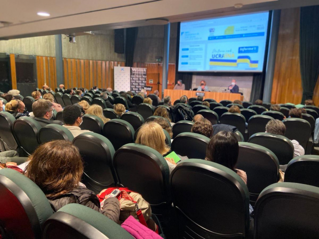 Cincuenta y cinco familias asisten a la primera charla informativa del IMAS sobre el proceso para acoger a niños procedentes de Ucrania