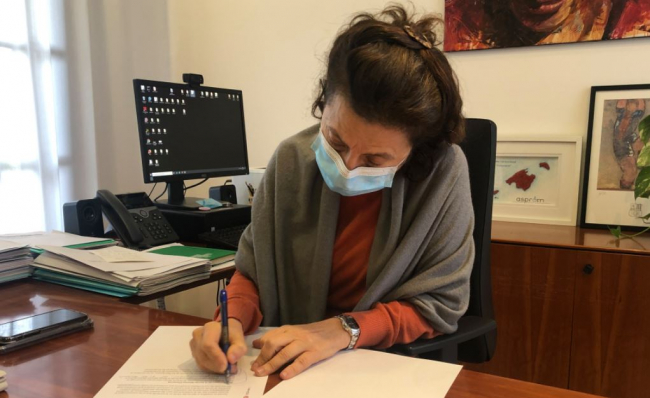 Santiago firma la resolución para hacer efectivo en la nómina de abril el aumento de las cuantías de la Renta Social Garantizada