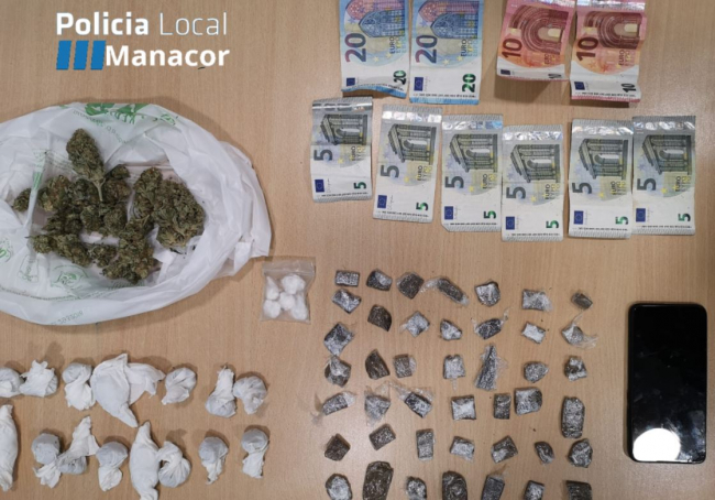 La Policía Local de Manacor detiene a dos jóvenes por tráfico de drogas, uno de ellos también por conducción temeraria y sin carnet