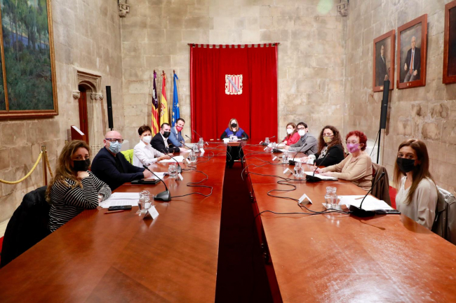 Govern y agentes sociales aprueban el primer Plan de Igualdad en el ámbito laboral de las Illes Balears