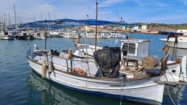 Pesca finaliza la instalación de las cajas verdes en las embarcaciones de artes menores de Menorca 