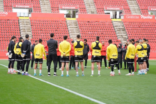 El RCD Mallorca pierde ante el Elche CF en el Martínez Valero (3-0)