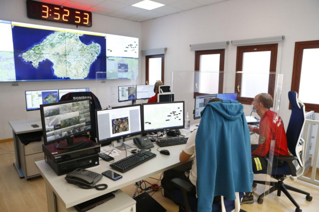 Presentan la nueva sala central de Bomberos y centro de coordinación y tráfico de Carreteras
