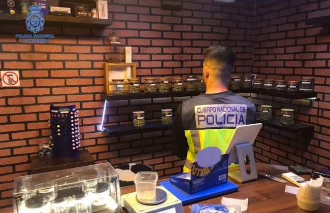 La Policía Nacional desmantela un club cannábico y detienen a cuatro personas contra la salud pública